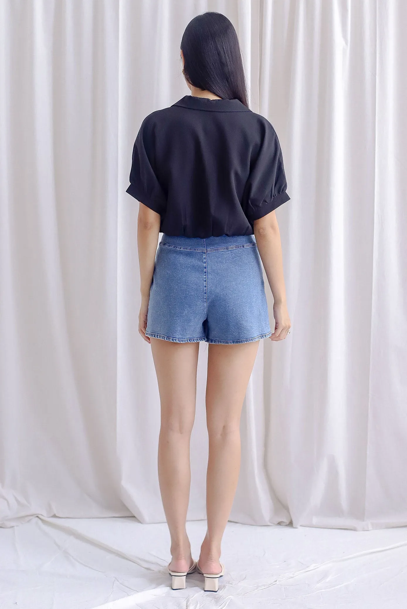 TDC Janelle Mini Denim Skorts In Mid wash