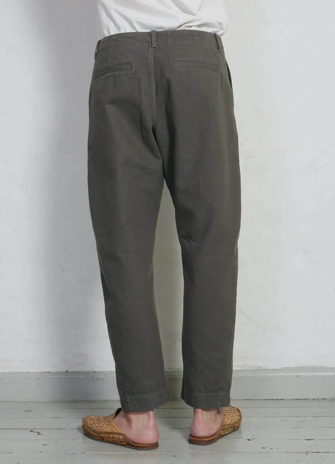 TRYGVE | Wide Cut Cropped Trousers | Green Grey